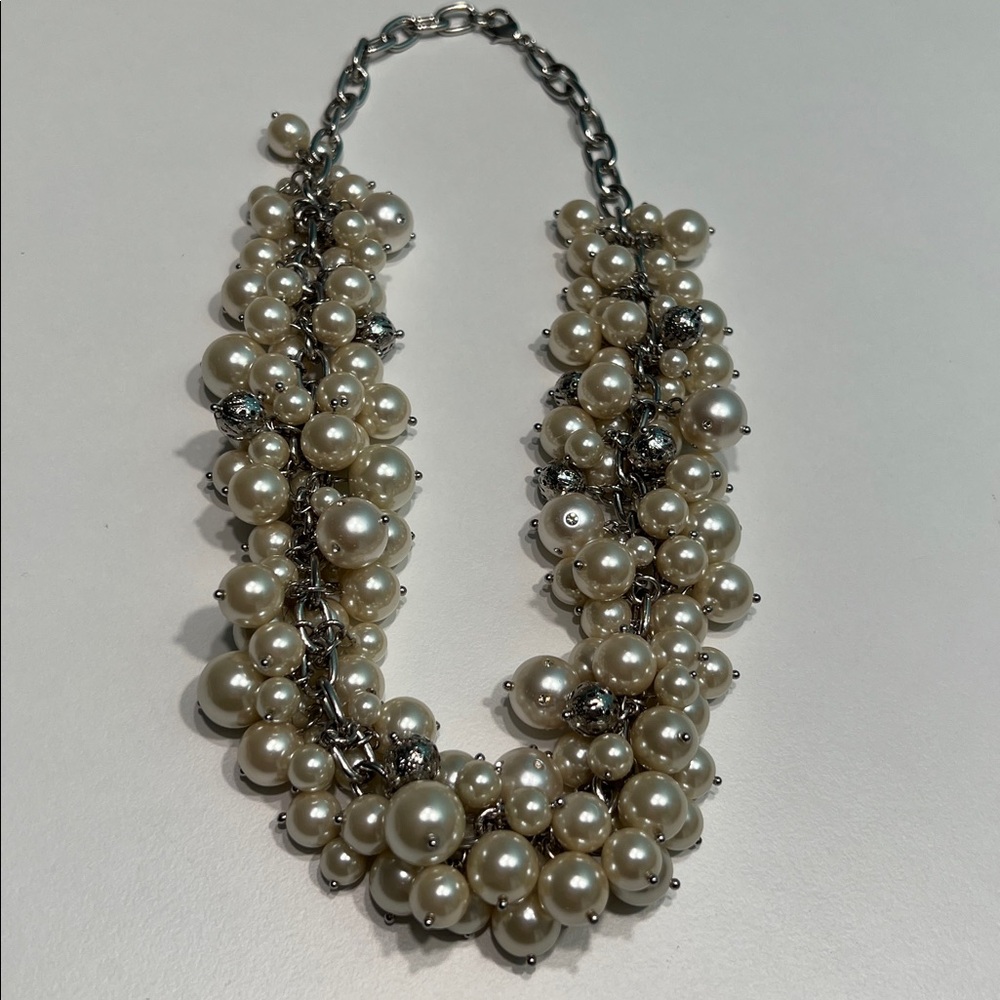 Elegant Silver and Pearl Necklace